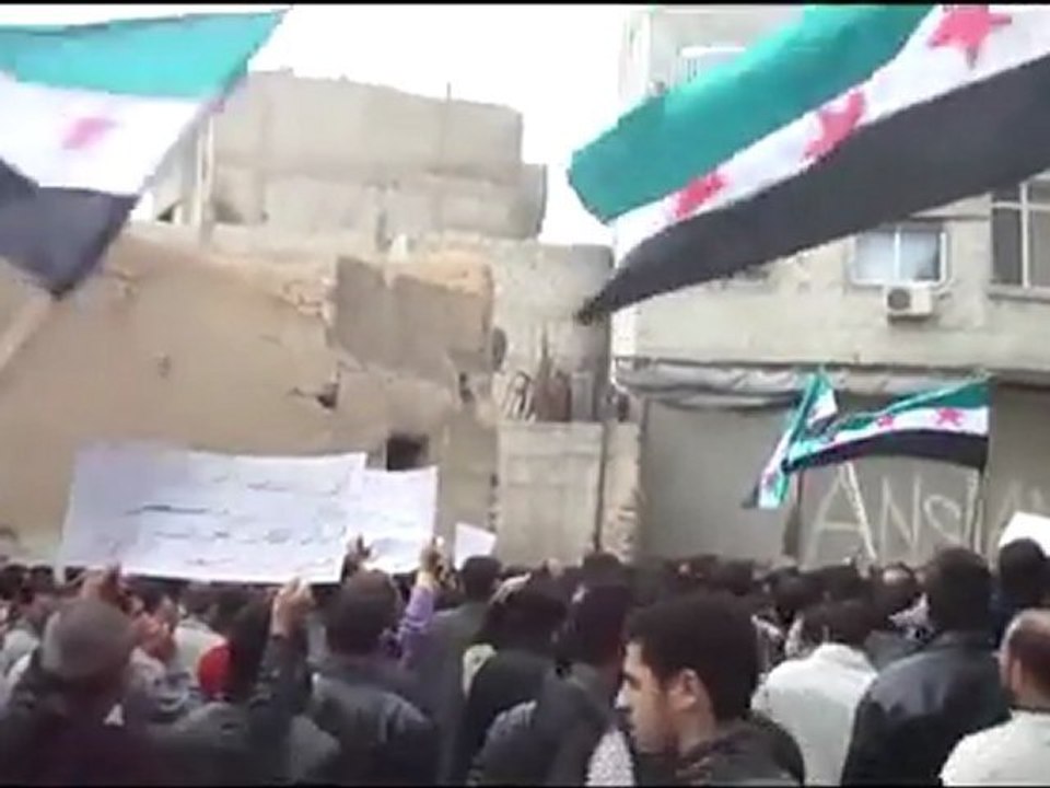 فري برس   غوطة دمشق الشرقية    مدينة سقبا جمعة طرد السفراء 18 11 2011