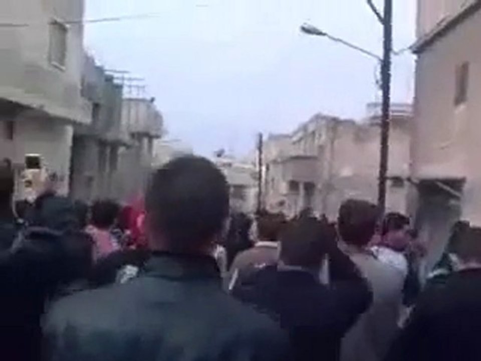 فري برس   حماة مظاهرة لاشاوس حي العليليات نصرة لخطاب وحلفايا 19 11 2011