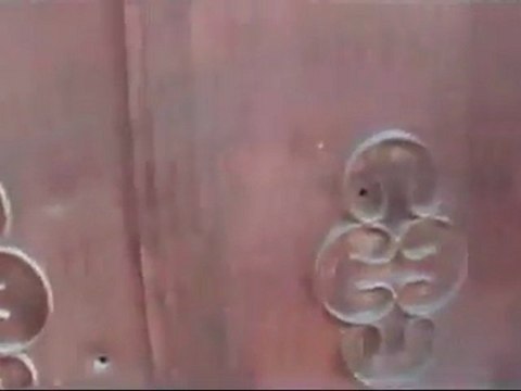 فري برس اثار قصف الدبابات العشوائي في ريف معرة النعمان الشرقي 20 11 2011 ج1