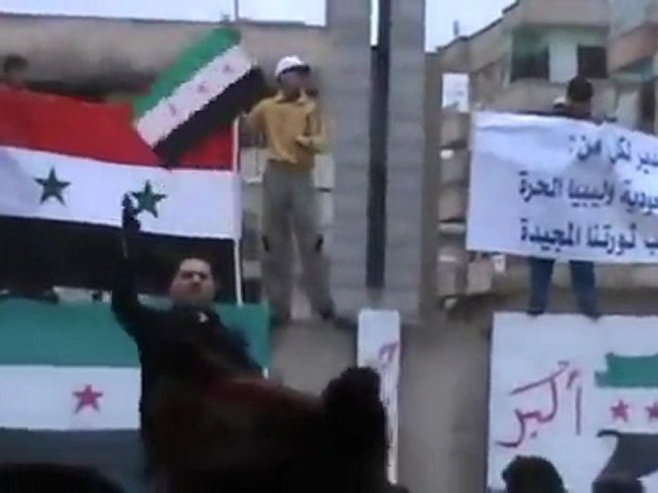 فري برس   حمص باب دريب الفاخورة مظاهرات الاحرار في أحد الطفل السوري 20 11 2011