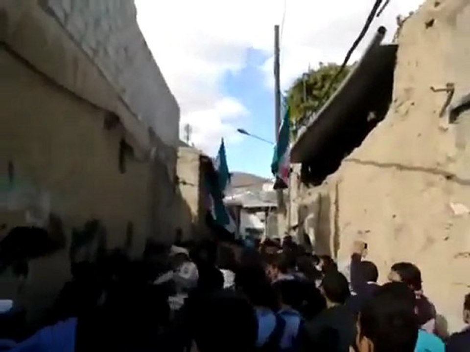 فري برس   دمشق برزة مظاهرات الاحرار في أحد الطفل السوري 20 11 2011 جـ2