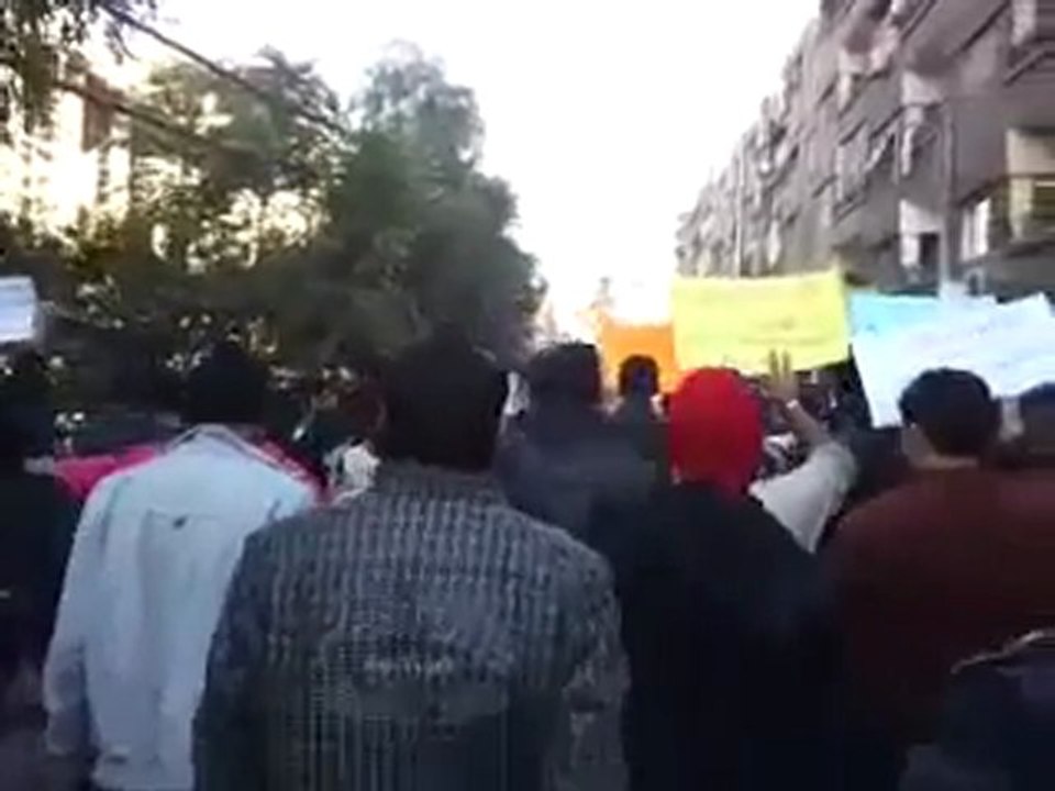 فري برس   ريف دمشق زملكا مظاهرات الاحرار في أحد الطفل السوري 20 11 2011 جـ2
