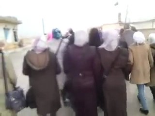 فري برس   مظاهرة نسائية في بلدة التح بإدلب 20 11 2011