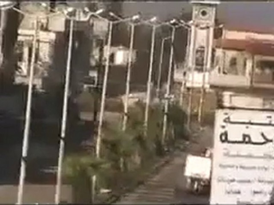 فري برس   حمص الحولة عصابات الاسد تقوم باحتلال أحد البيوت لإقامة حاجز جديد تنفيذا للمبادرة العربية 21 11 2011