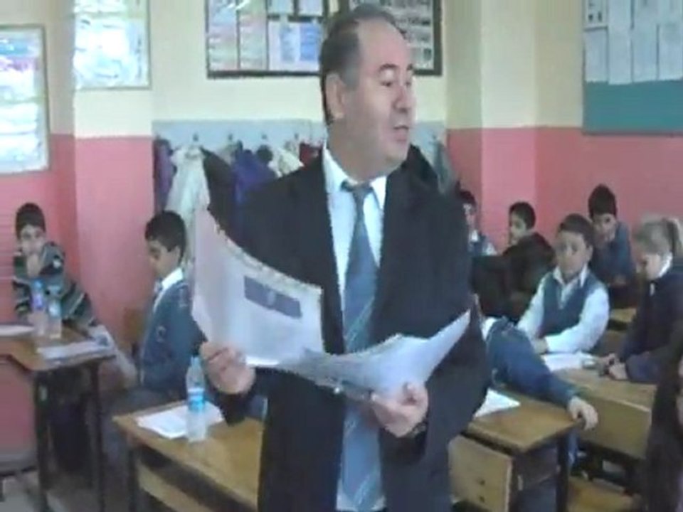 CUMHUR Öğretmen Tayfur ÇETİN Öğretmenin Sınıfı 5/E yi Sunar