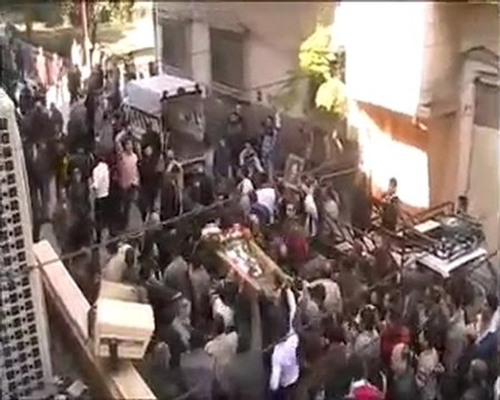 فري برس حمص حي الخالدية تشييع الشهيد الحاج محمود ديب المصري لحظة الخروج من المسجد 22 11 2011