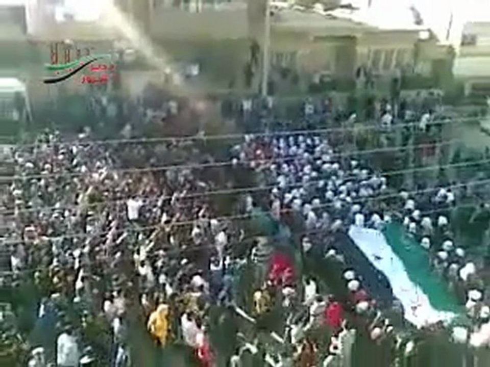 فري بربس   ديرالزور مظاهرة طلابية حاشدة طلاب مدرسة علي ابراهيم والصناعة مع مشاركة حرائر مدرسة البنات الأولى 24 11 2011 ج2