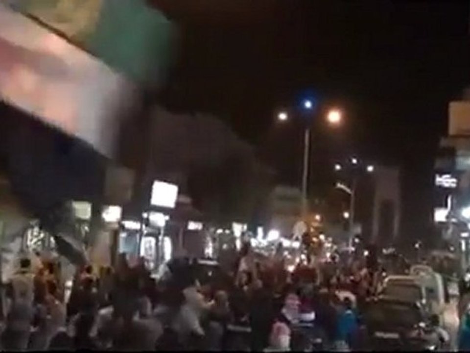 فري برس   إدلب    مظاهرة مسائية خميس الشهيد حسين الخالدي 24 11 2011 جـ2