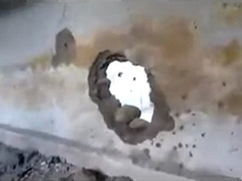 فري برس الحولة آثار القصف المدفعي على مدرسة موسى بكور 24 11 2011