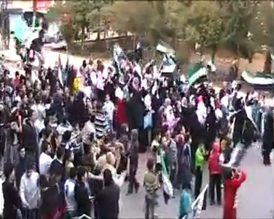فري برس   حمص القصور مظاهرة احرااار وحرااائر القصور خميس الشهيد حسين الخالدي 24 11 2011 ج1
