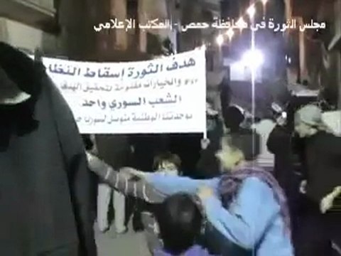 فري برس مقابلة مع أحد أبطال باب السباع وتبيان واقع المظاهرات السلمية اليومية الذي يشارك فيها جميع أطياف الشعب حمص باب السباع 23 11 2011