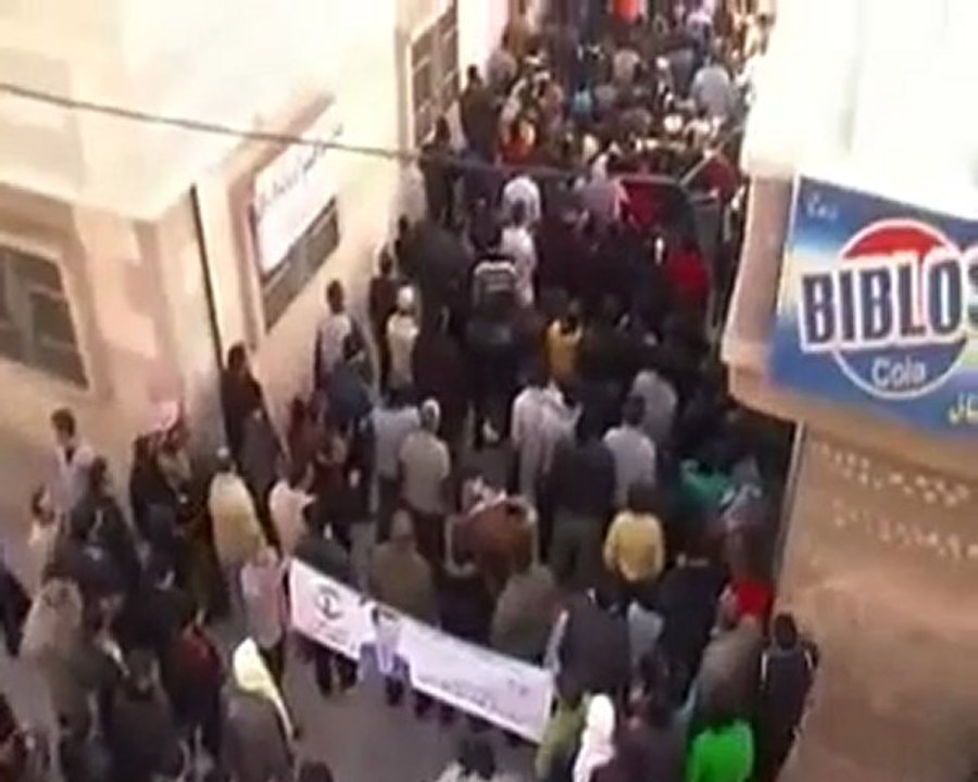 فري برس   حمص كرم الزيتون التجاري مظاهرة بتشريف ضباط من الجيش الحر 25 11 2011