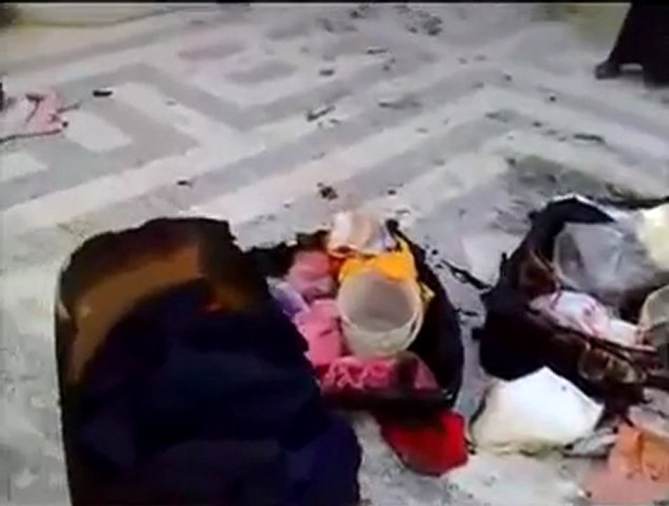 فري برس   إدلب   معرة النعمان   حرق وتدمير منازل الناشطين 28 11 2011