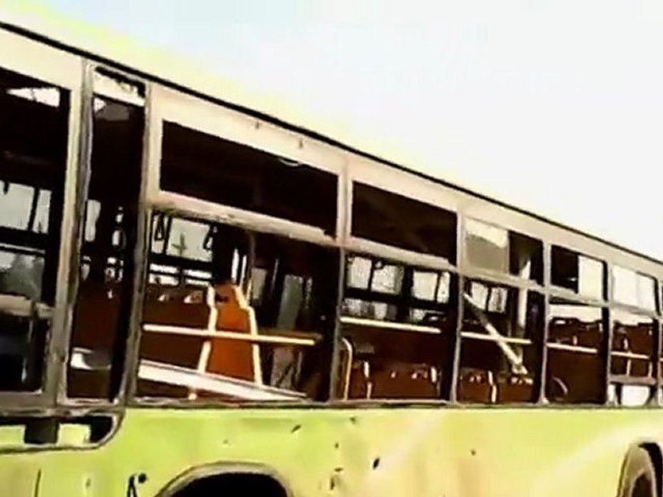 فري برس   حماة   القصور  باص الشبيحة الذي دمرة الجيش الحر19 11 2011