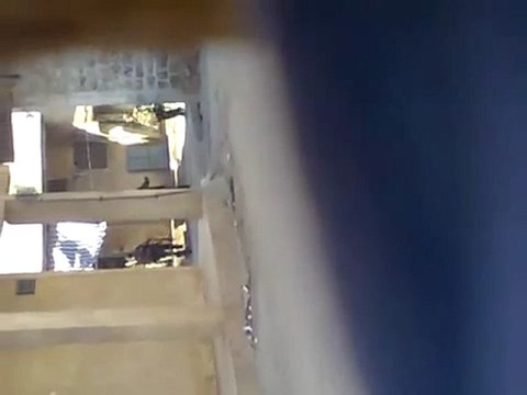 فري برس قوات الجيش الأسدي وهي تسطو وتقتحم المحال التجارية والبيوت وتطلق النار العشوائي فيي الحولة