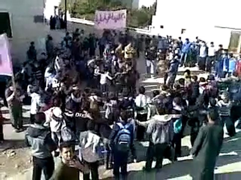 فري برس   حماة مظاهرة طلابية من ابطا ل كفر زيتا 30 11 2011