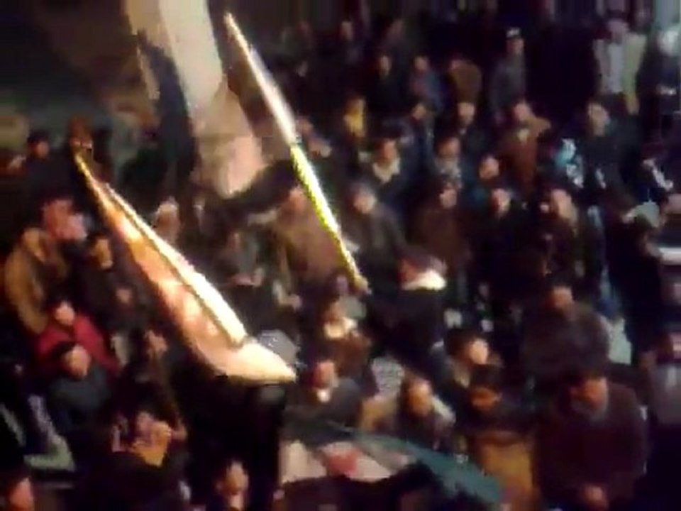 فري برس   ادلب كفروما مظاهرة مسائية تفدي بها ادلب الجريحة الخميس 1 12 2011 ج1