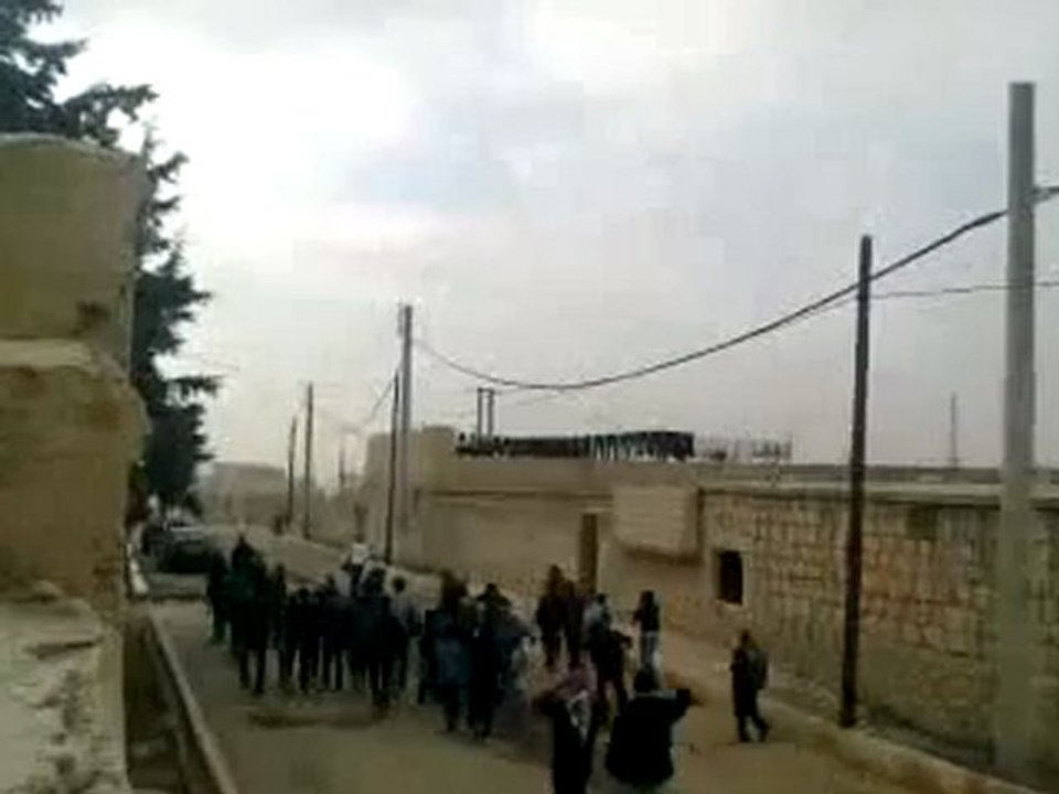 فري برس   حلب   حيان   مظاهرة طلابية 7 12 2011 جـ2