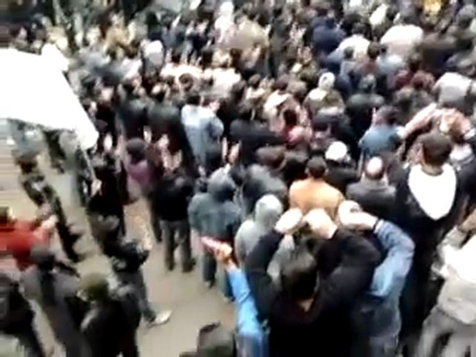 فري برس   زملكا ريف دمشق تشيع الشهيد المجند عرفان أسامة الكردي 8 12 2011 ج4