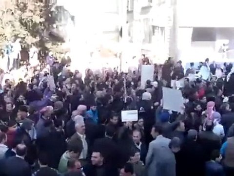 فري برس مدينة ادلب مظاهرة أمام القصر العدلي 28 12 2011 ج3