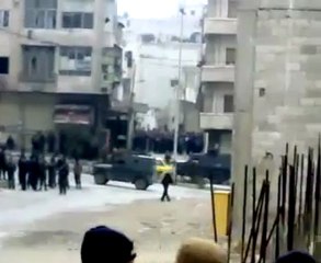 فري برس   حماه العليليات تواجد الأمن بين مظاهرتين 30 12 2011