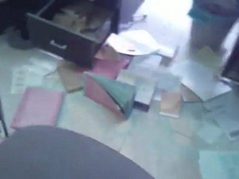 فري برس ريف دمشق دوما هجوم العصابات الاسدية على المحلات لفك الإضراب