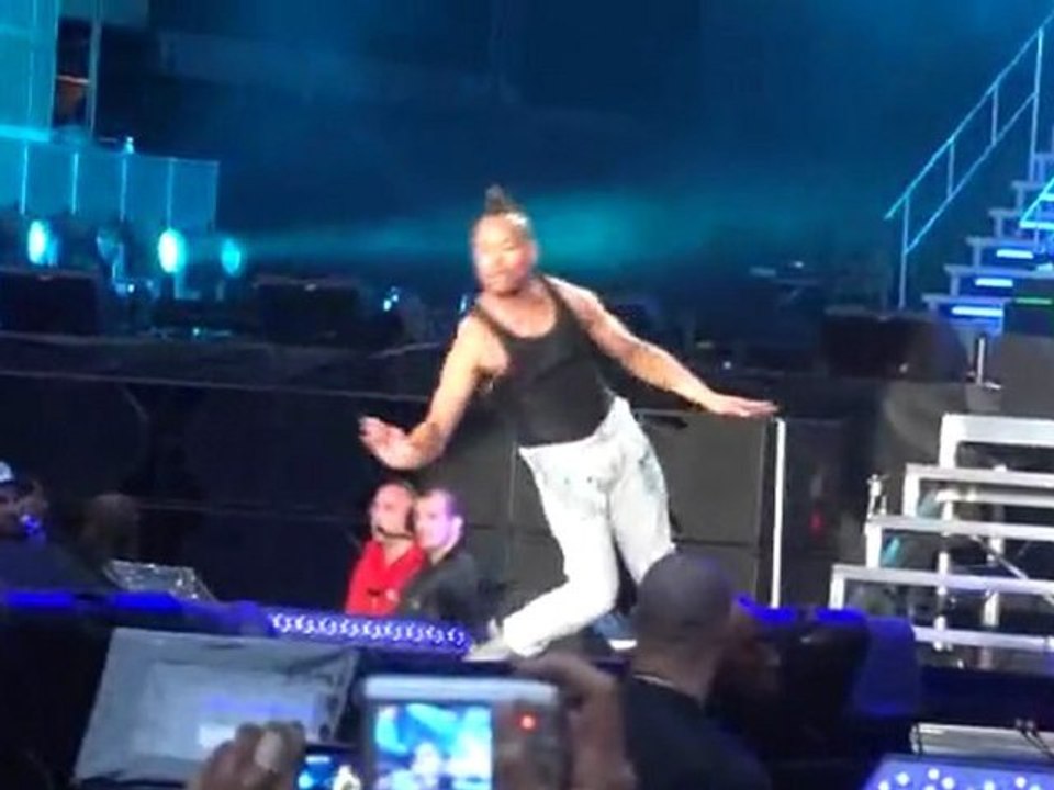 Black Eyed Peas ( Breakdance )