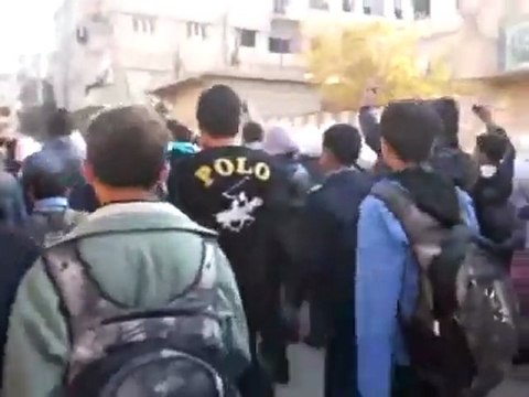 فري برس معضمية الشام مظاهرةأبطال المدارس وروح حافظ صارت شعار الأبطال اليومي 07 12 2011
