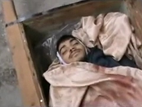 فري برس حمص البياضة ام الشهيد تودع ابنها الى مثواه الاخير 8 12 2011