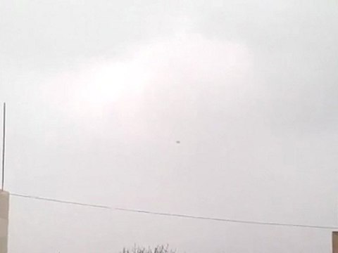فري برس تحليق طائرات عامودية حربية فوق حي القدم بدمشق 8 12 2011
