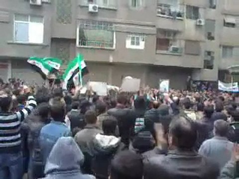 فري برس ريف دمشق زملكا تشييع الشهيد المجند عرفان الكردي الذي قضى على يد عصابات الأسد لرفضه اطلاق النار على المدنين العزل في حماة 8 12 2011 ج5