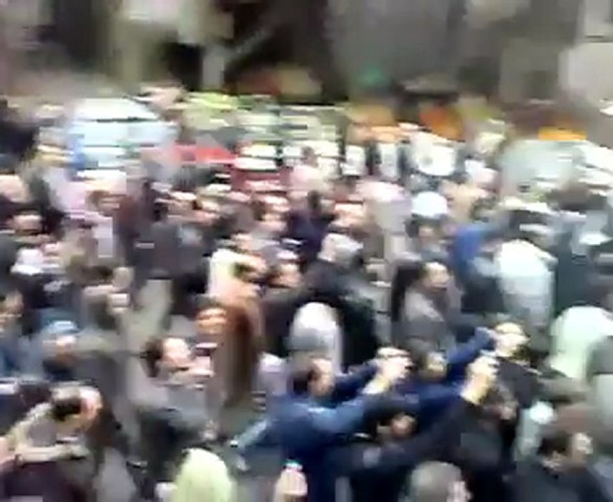 فري برس   ريف دمشق زملكا تشييع الشهيد المجند عرفان الكردي الذي قضى على يد عصابات الأسد لرفضه اطلاق النار على المدنين العزل في حماة 8 12 2011 ج6