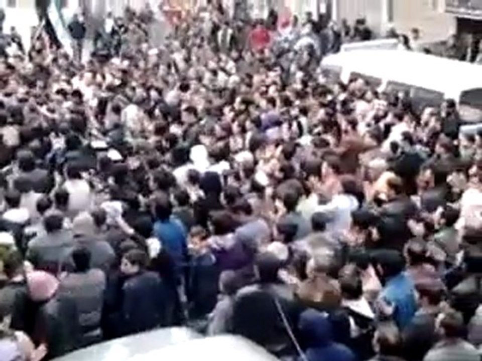 فري برس   زملكا ريف دمشق تشيع الشهيد المجند عرفان أسامة الكردي 8 12 2011 ج2