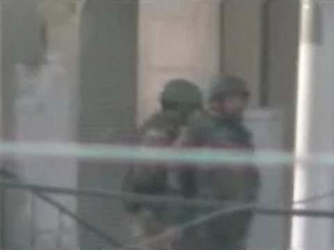 فري برس درعا البلد انتشار أمني على الطريق الواصل بين المسجد العمري ومسجد ابوبكر الصديق جمعة اضراب الكرامة 9 12 2011