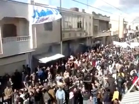 فري برس القصير الموت ولا المذلة وإطلاق الرصاص الكثيف على المظاهرة ورد فعل الأبطال 9 12 2011