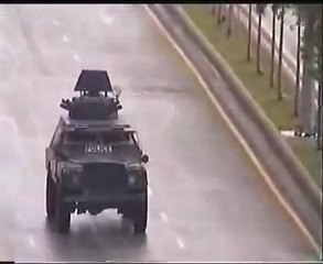 فري برس   حمص حي الملعب جمعة اضراب الكرامة تجول المصفحات قبل الصلاة 9 12 2011
