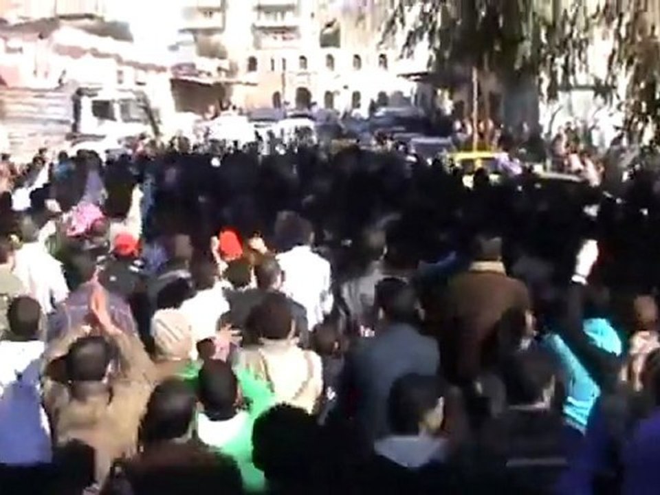 فري برس   تشييع الشهيد أحمد السقا من جامع المسعود 10 12 2011