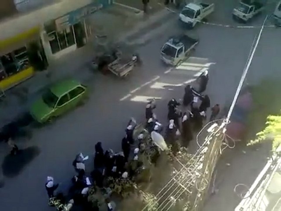 فري برس   ريف دمشق داريا مظاهرة نساء داريا السبت 10 12 2011 ج3