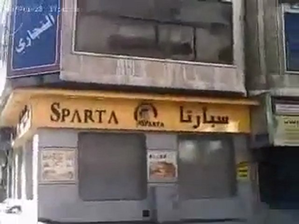 فري برس   حماة إضراب الكرامة   اضراب عام في شارع العلمين وانتشار لعصابات الشبيحة والامن في المنطقة 11 12 2011