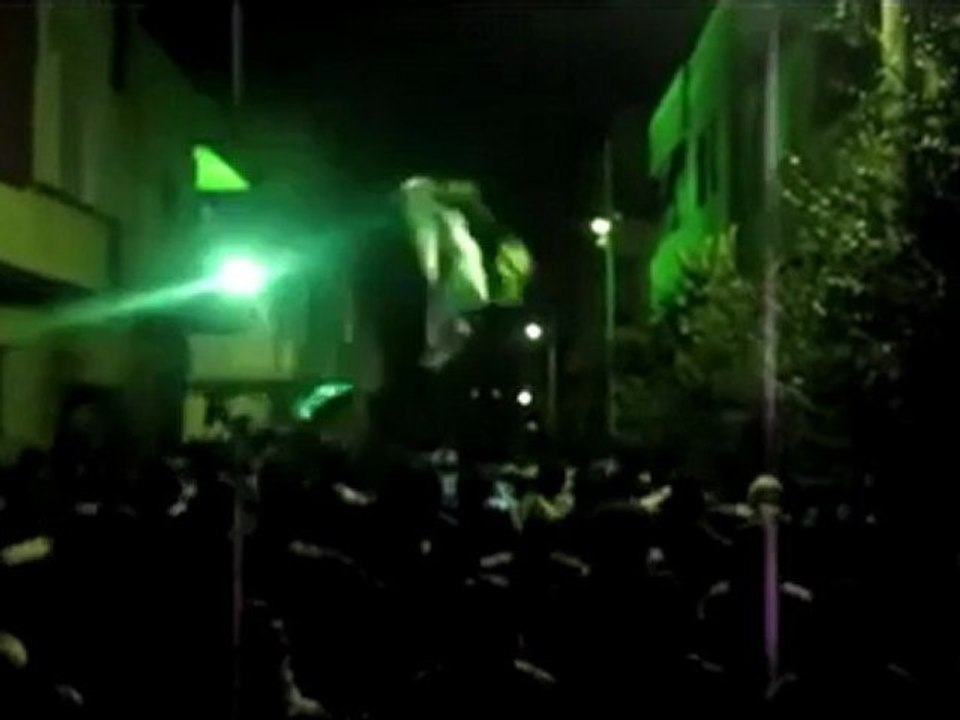 فري برس   حمص المحتلة الوعر في مسائية أول يوم في اضراب الكرامة وأغنية ثورة سوريا رائعة 11 12 2011