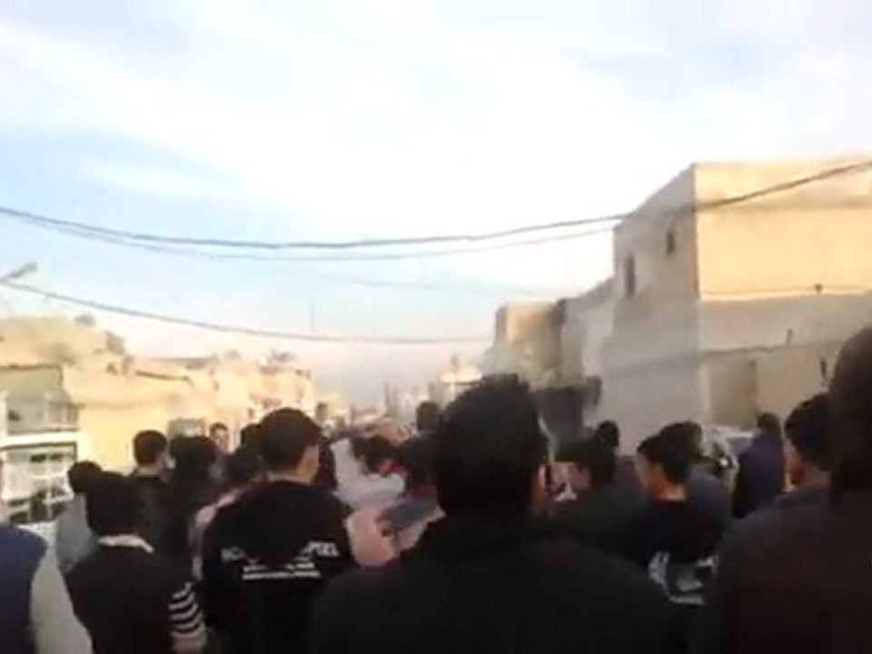 فري برس   حماة مظاهرة أحرار حي جنوب الملعب 12 12 2011