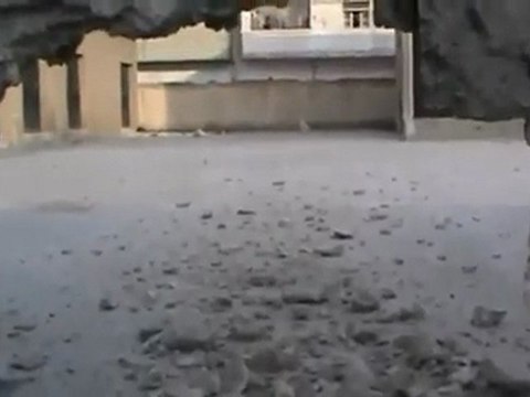 فري برس حمص باب الدريب قذيفة بسمارية تصيب 3مواطنين 12 12 2011