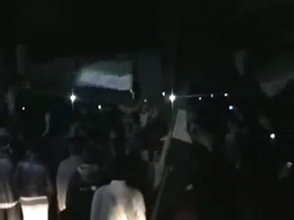 فري برس   حمص باب السباع مظاهرة مسائية يابشار سماع سماع دباحينك باب السباع رغم انقطاع الكهرباء 12 12 2011