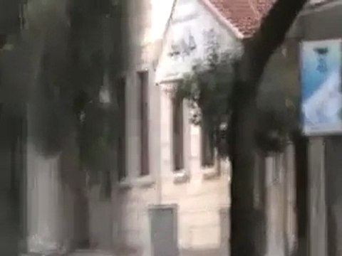 فري برس حمص باب السباع دخول الجبش على الحي واطلاق نار وقذائف على المنازل وعلى مسجد عوف 13 12 2011