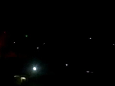 فري برس حماه حي طريق حلب الامن يطلق النار على المنازل 14 12 2011