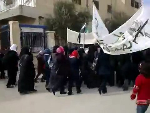 فري برس حماه صوران مظاهرة حرائر 14 12 2011