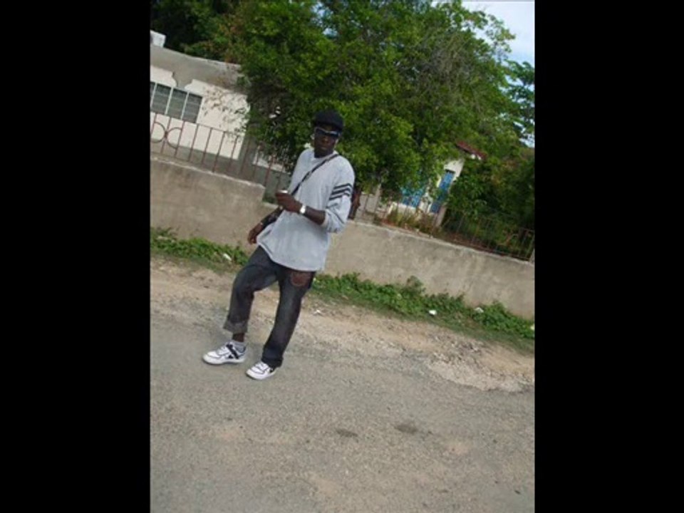 Sentenal - Neat An Clean (Gear Up Riddim) Different Medz Entertainment}