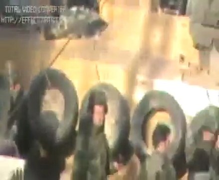 فري برس ريف دمشق زملكا تواجد الدبابات و المدرعات في البلدة 15 12 2011