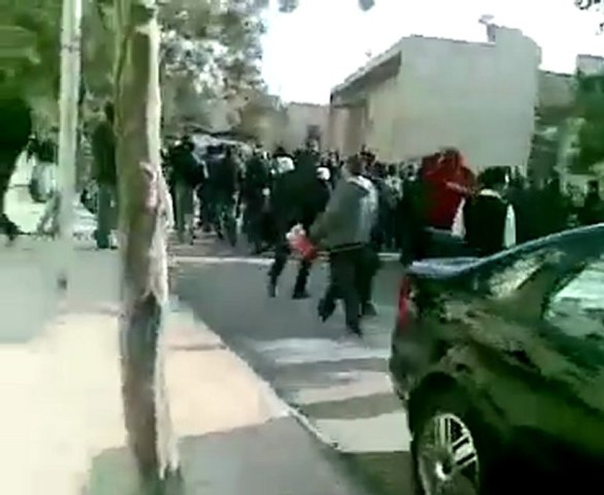 فري برس   اتحاد طلبة سوريا الاحرار جامعة حلب هندسة التقنية 15 12 2011