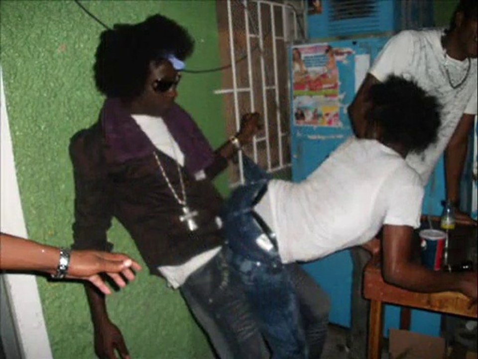 Sentenal - Girl Yu Pro - World Peace Riddim {Different Medz Entertainment}